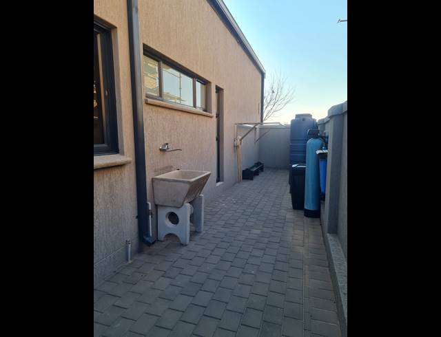 4 BEDROOM HOUSE FOR SALE IN HERON BANKS GOLF ESTATE